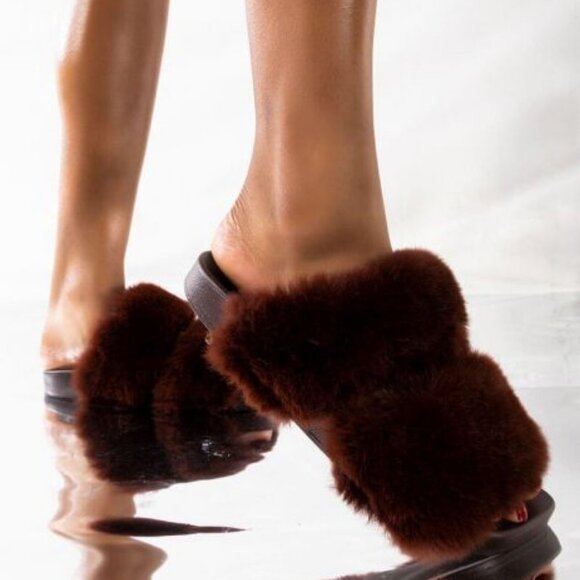 AZALEA WANG LET'S STAY IN FLAT SANDAL IN BROWN ( BRAND NEW !!! ) - Picture 2 of 10